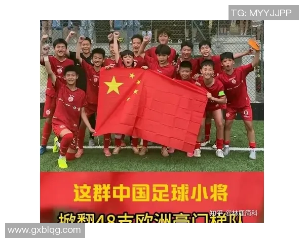 中国足球明星的奢华生活与奋斗历程揭秘，背后的故事与荣耀并存